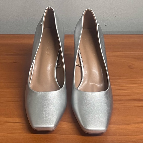 Women's Aerosoles Kiera Silver Leather Block Heel Pumps Size 10 - Picture 4 of 8